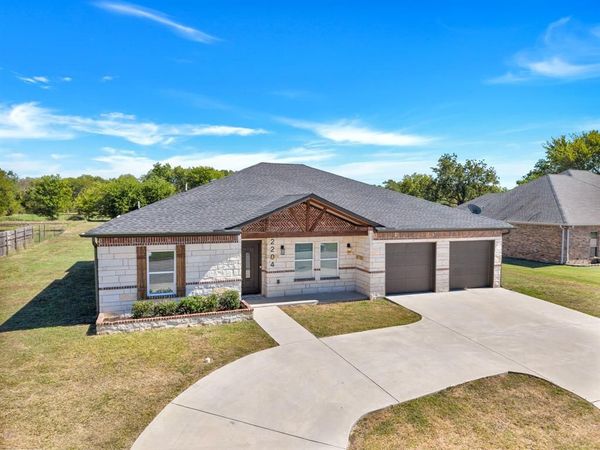 2204 Albert Broadfoot Street, Bonham, TX 75418