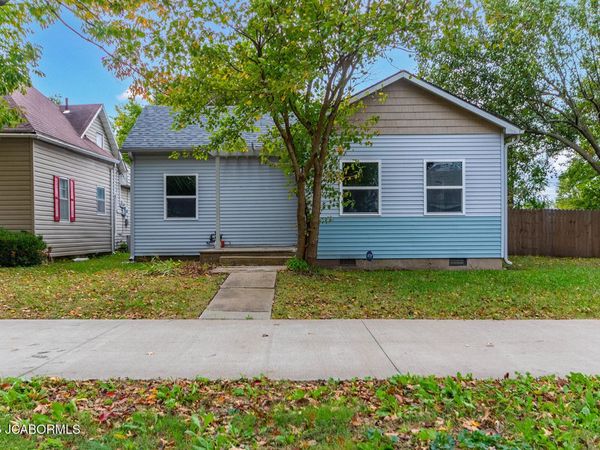 906 E 4TH STREET, Sedalia, MO 65301