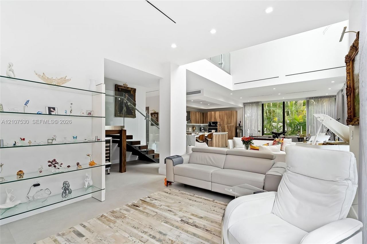 311 SE 189th St., Sunny Isles Beach, FL 33160 Photo
