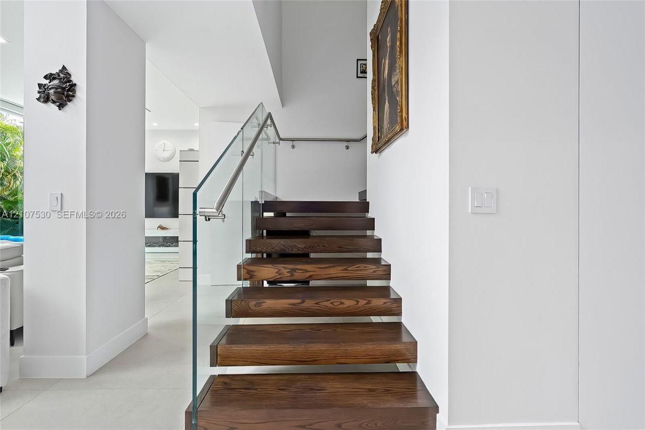 311 SE 189th St., Sunny Isles Beach, FL 33160 Photo