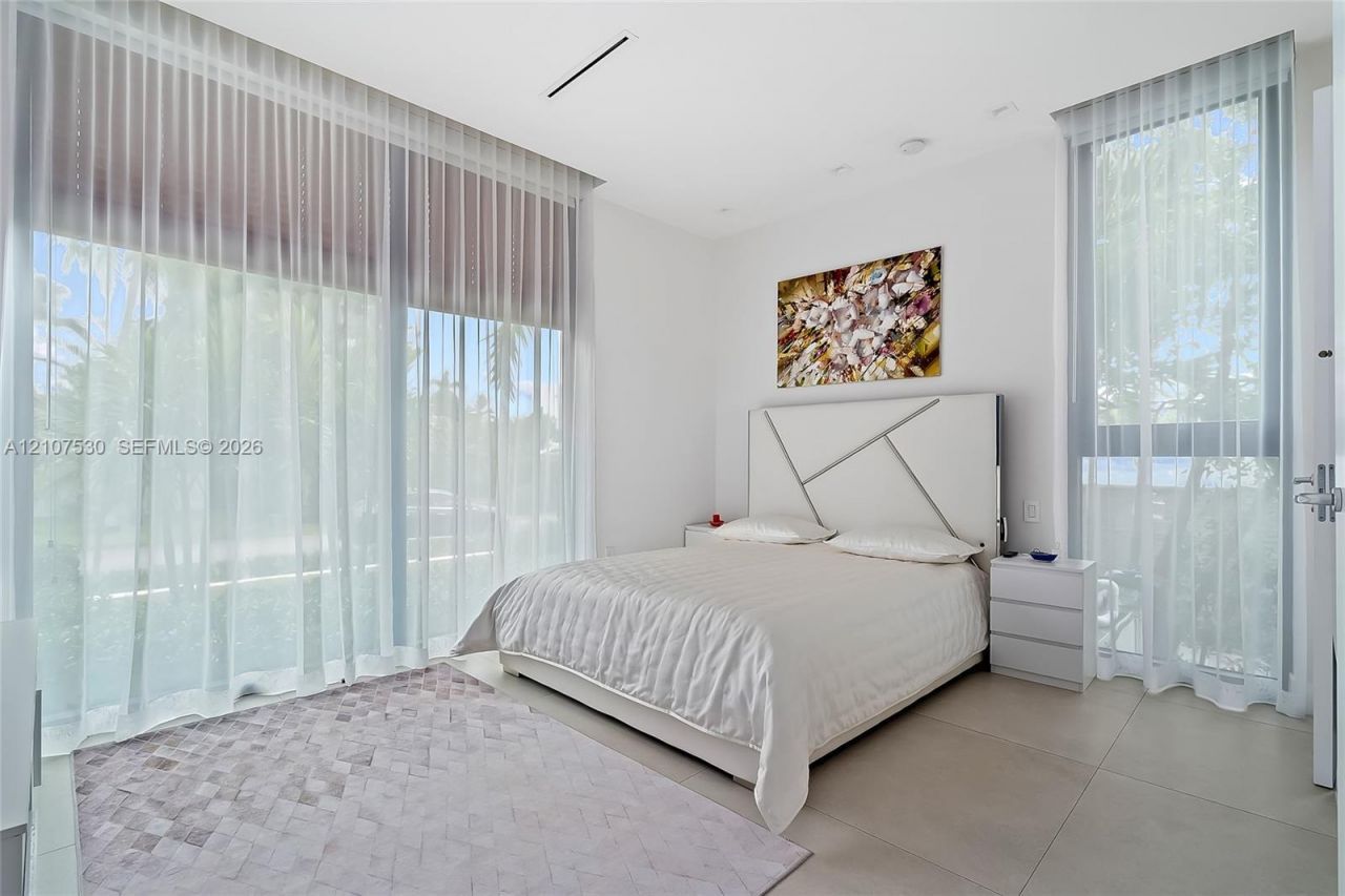 311 SE 189th St., Sunny Isles Beach, FL 33160 Photo
