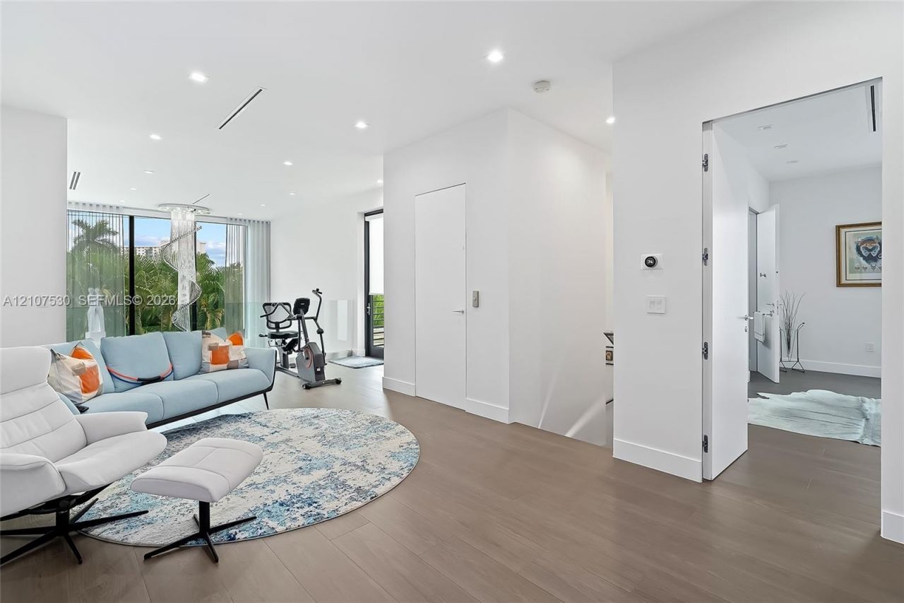 311 SE 189th St., Sunny Isles Beach, FL 33160 Photo