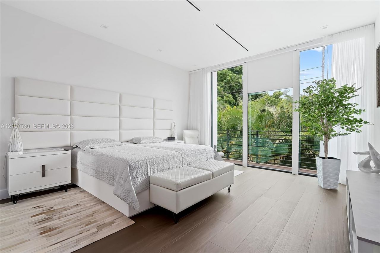 311 SE 189th St., Sunny Isles Beach, FL 33160 Photo