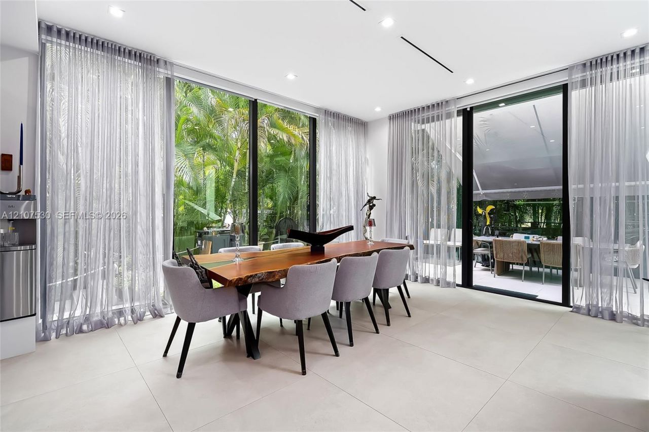 311 SE 189th St., Sunny Isles Beach, FL 33160 Photo