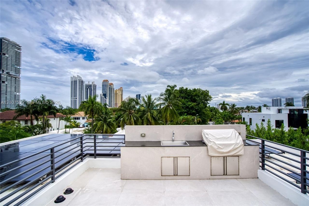 311 SE 189th St., Sunny Isles Beach, FL 33160 Photo