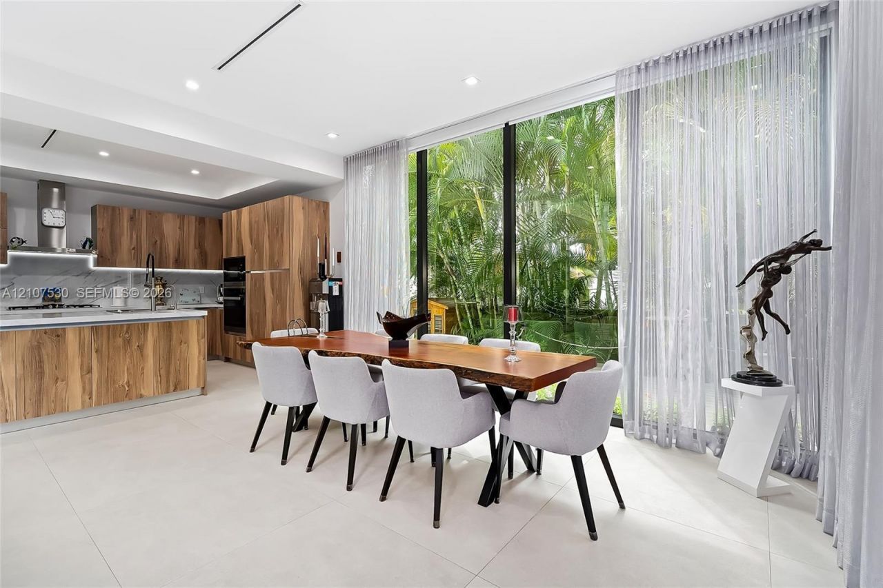 311 SE 189th St., Sunny Isles Beach, FL 33160 Photo