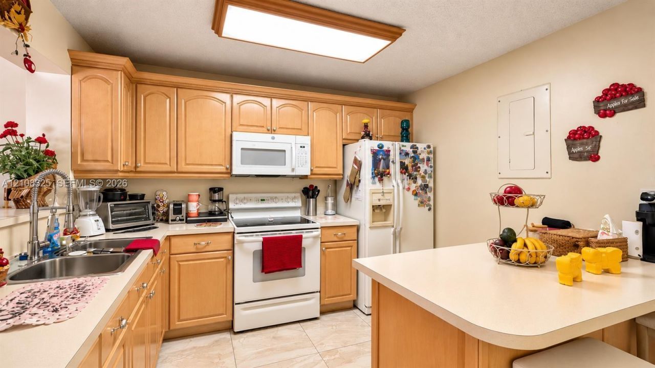 7931 W 6th Ave , Hialeah, FL 33014 Photo