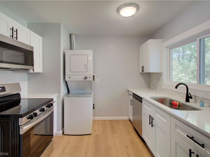 477 Linwood Drive, Alliance, OH 44601 Photo 11