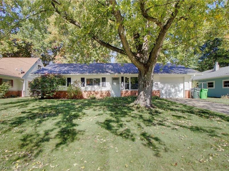 477 Linwood Drive, Alliance, OH 44601 Photo 2