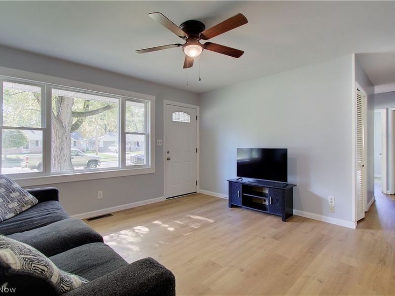 477 Linwood Drive, Alliance, OH 44601 Photo 9