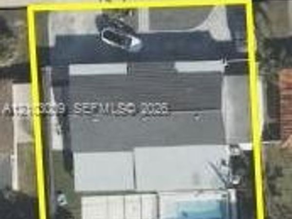8740 SW 42nd St , Miami, FL 33165