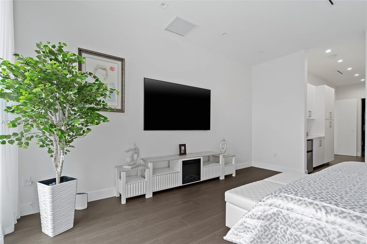 311 189th St, Sunny Isles Beach, FL 33160 Photo