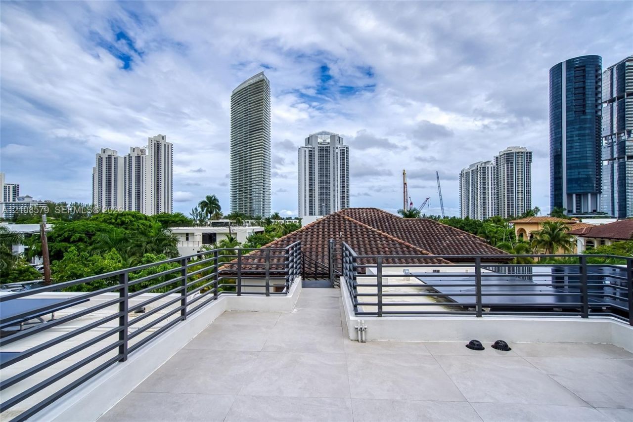 311 189th St, Sunny Isles Beach, FL 33160 Photo