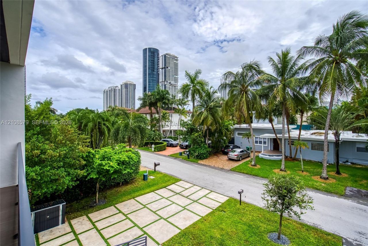 311 189th St, Sunny Isles Beach, FL 33160 Photo