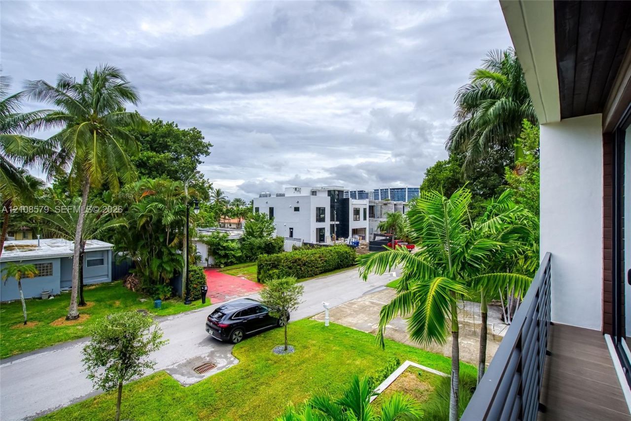 311 189th St, Sunny Isles Beach, FL 33160 Photo