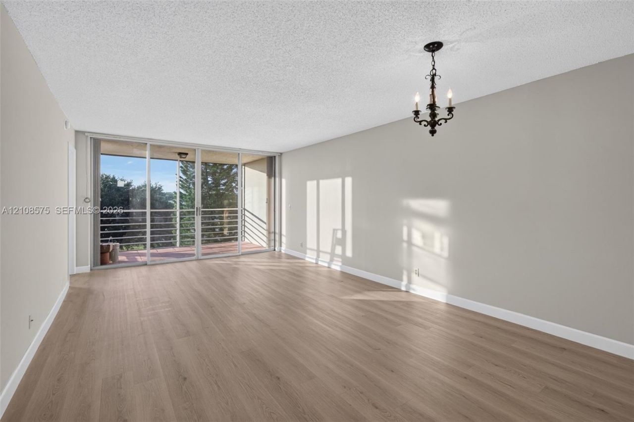 9470 Poinciana Pl , Unit 406, Davie, FL 33324 Photo
