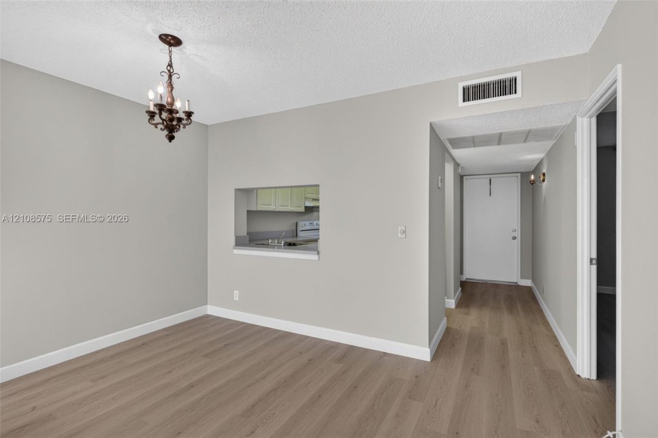 9470 Poinciana Pl , Unit 406, Davie, FL 33324 Photo