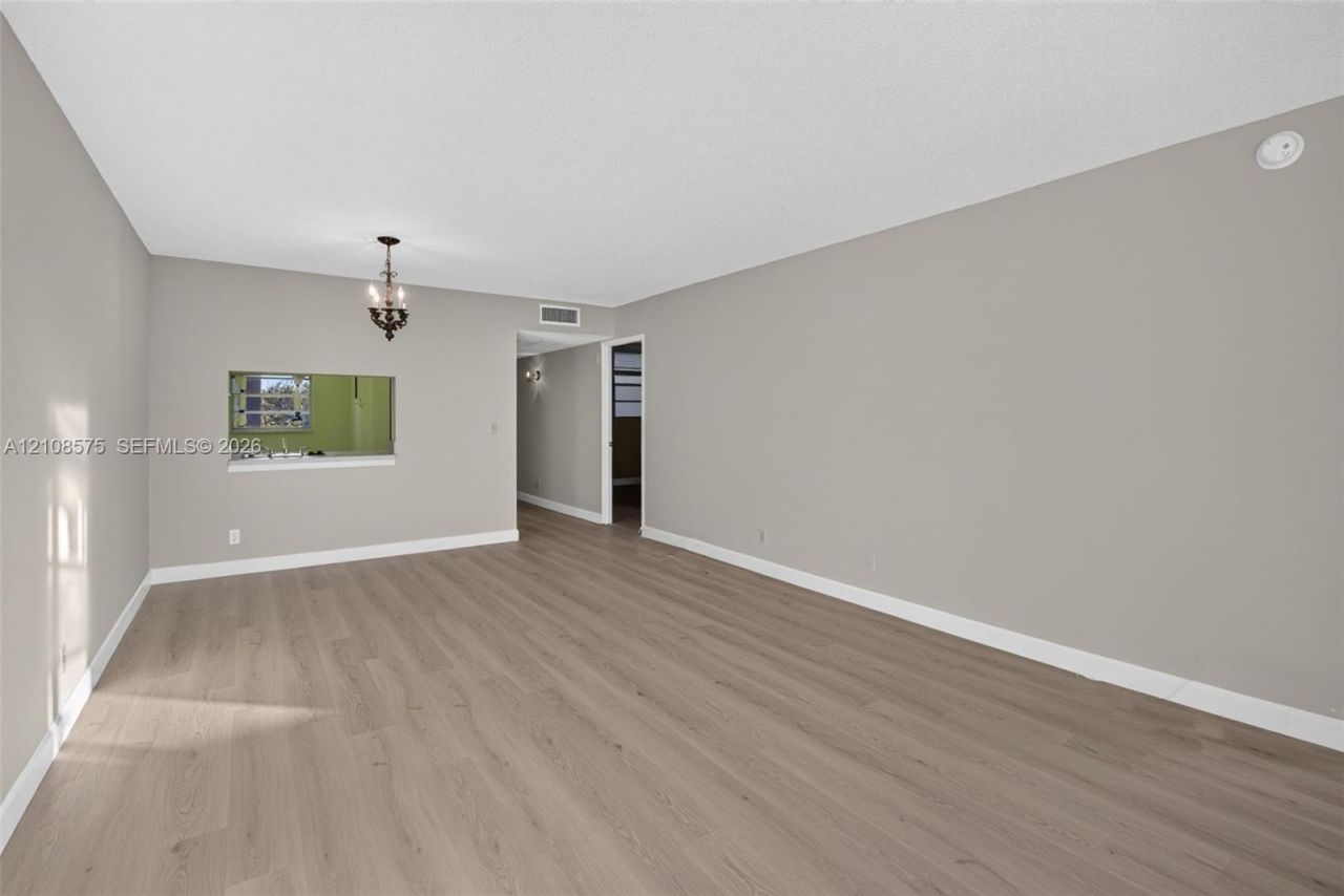 9470 Poinciana Pl , Unit 406, Davie, FL 33324 Photo