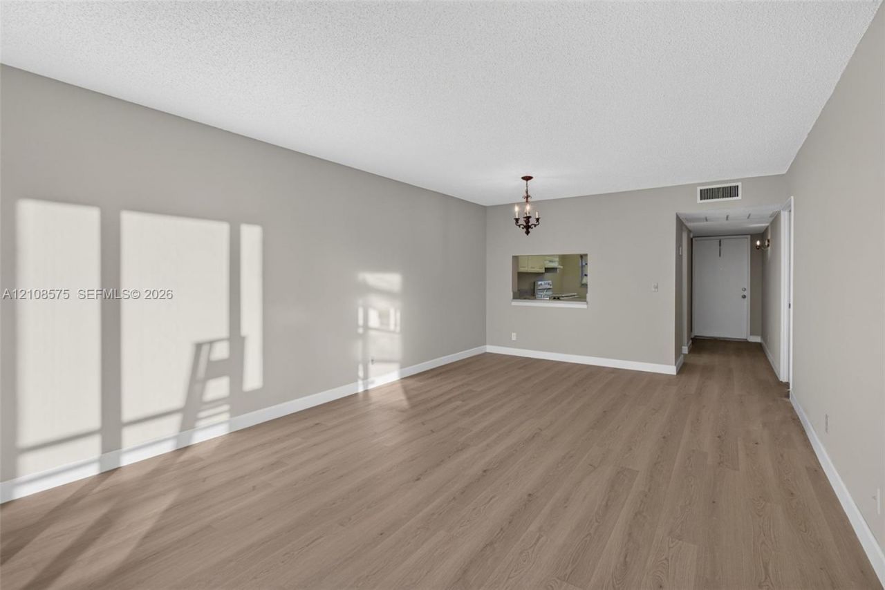 9470 Poinciana Pl , Unit 406, Davie, FL 33324 Photo