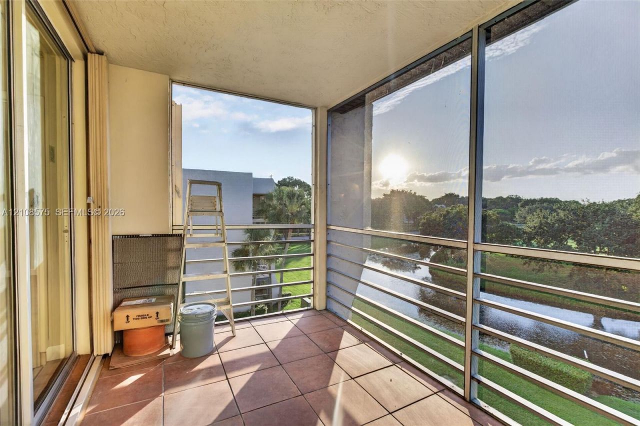 9470 Poinciana Pl , Unit 406, Davie, FL 33324 Photo