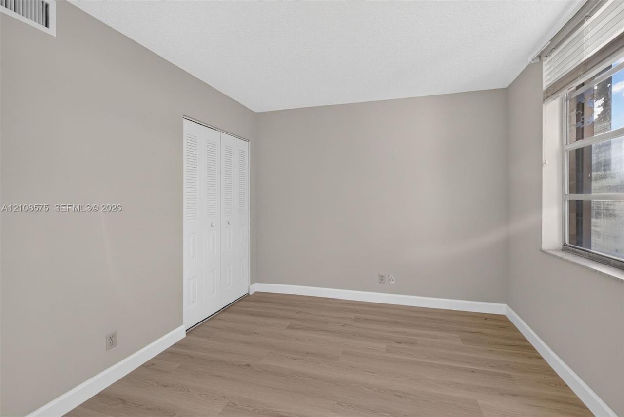 9470 Poinciana Pl , Unit 406, Davie, FL 33324 Photo