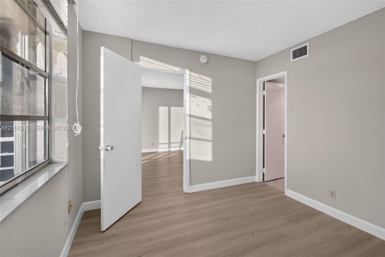 9470 Poinciana Pl , Unit 406, Davie, FL 33324 Photo