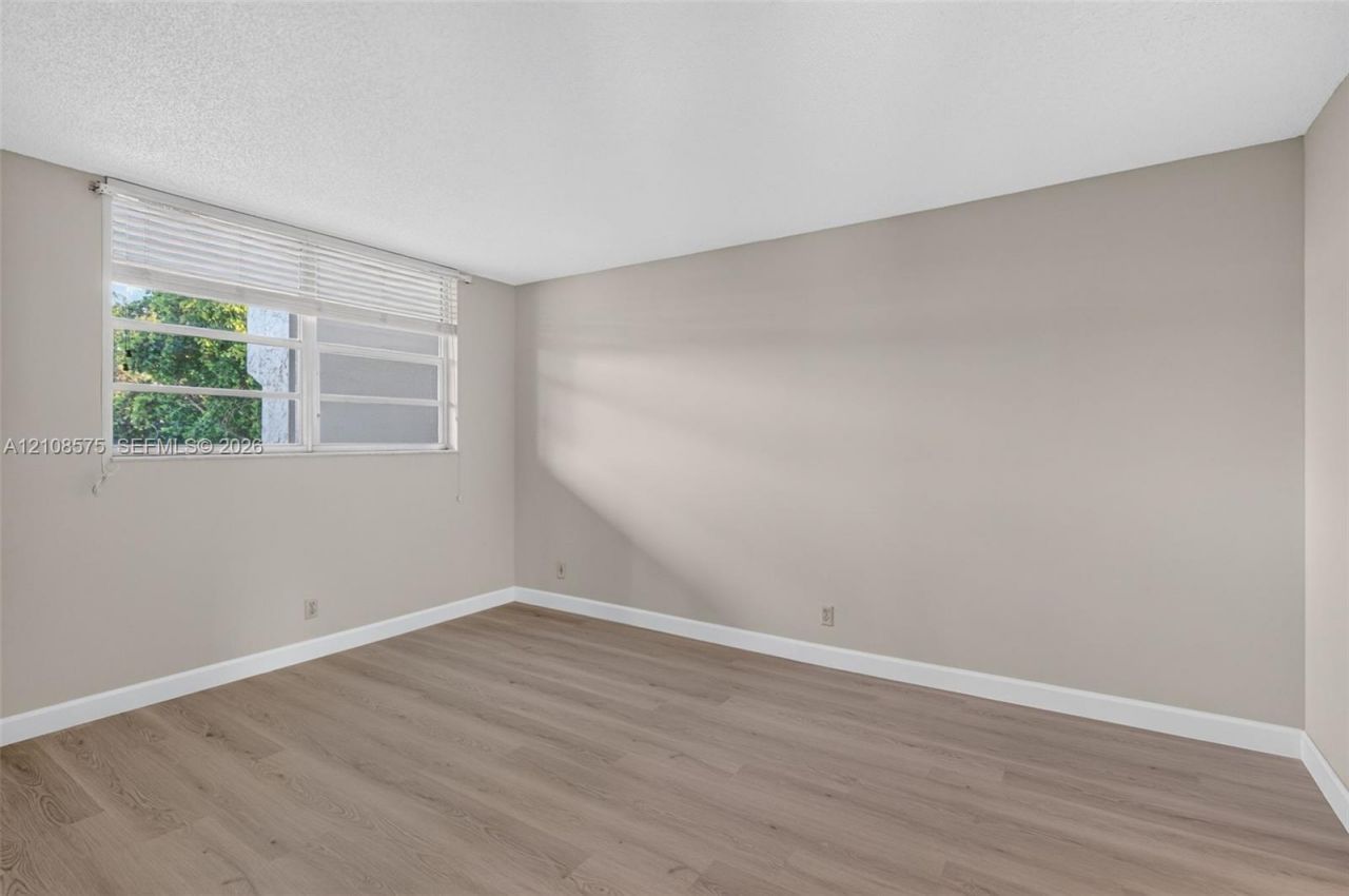 9470 Poinciana Pl , Unit 406, Davie, FL 33324 Photo