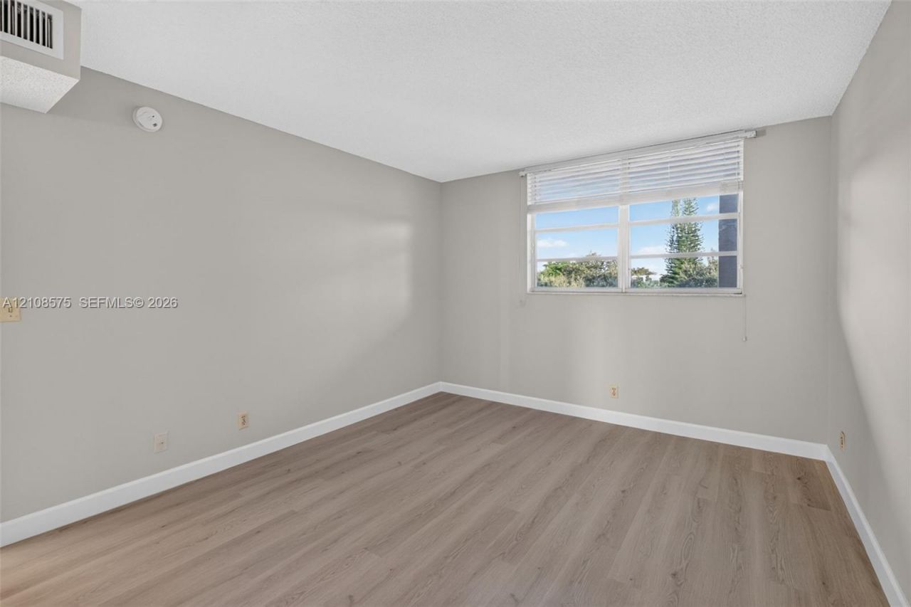 9470 Poinciana Pl , Unit 406, Davie, FL 33324 Photo