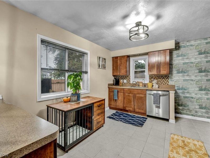 653 Lucille Drive, Elyria, OH 44035 Photo 10