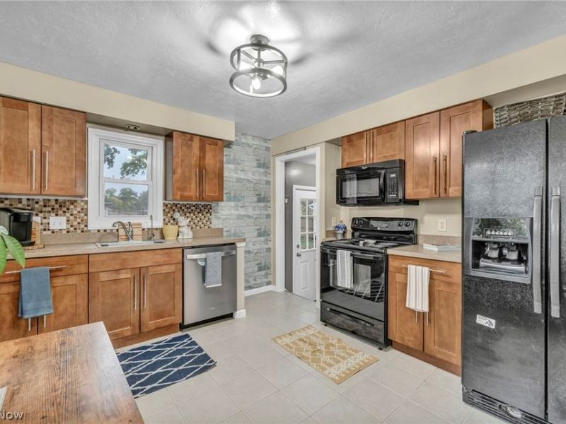 653 Lucille Drive, Elyria, OH 44035 Photo 11