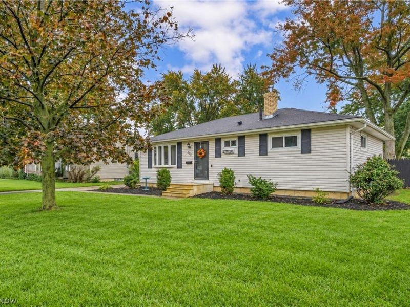 653 Lucille Drive, Elyria, OH 44035 Photo 3