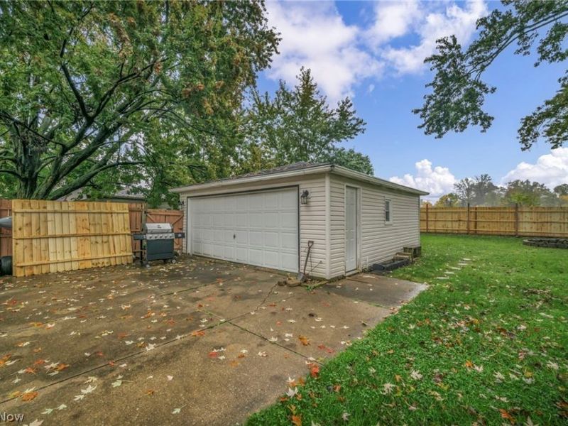 653 Lucille Drive, Elyria, OH 44035 Photo 36
