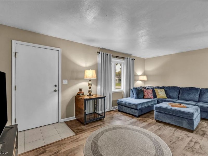 653 Lucille Drive, Elyria, OH 44035 Photo 5