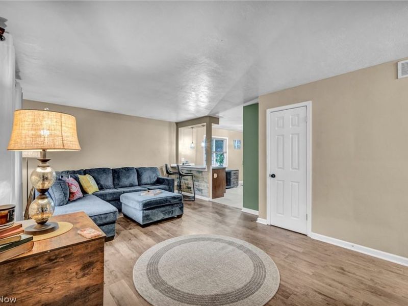653 Lucille Drive, Elyria, OH 44035 Photo 6