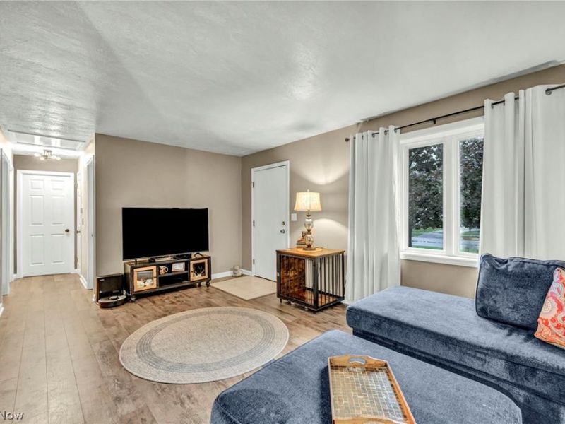 653 Lucille Drive, Elyria, OH 44035 Photo 8