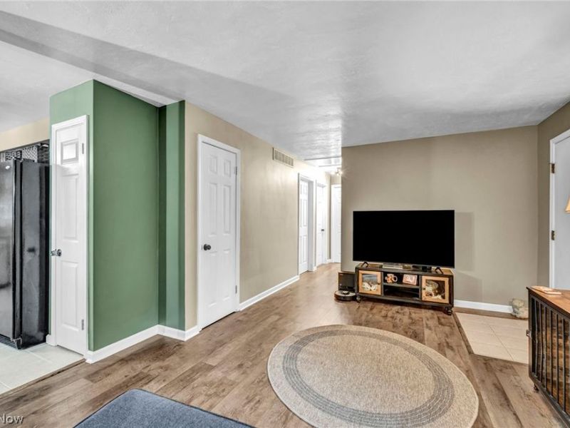 653 Lucille Drive, Elyria, OH 44035 Photo 9