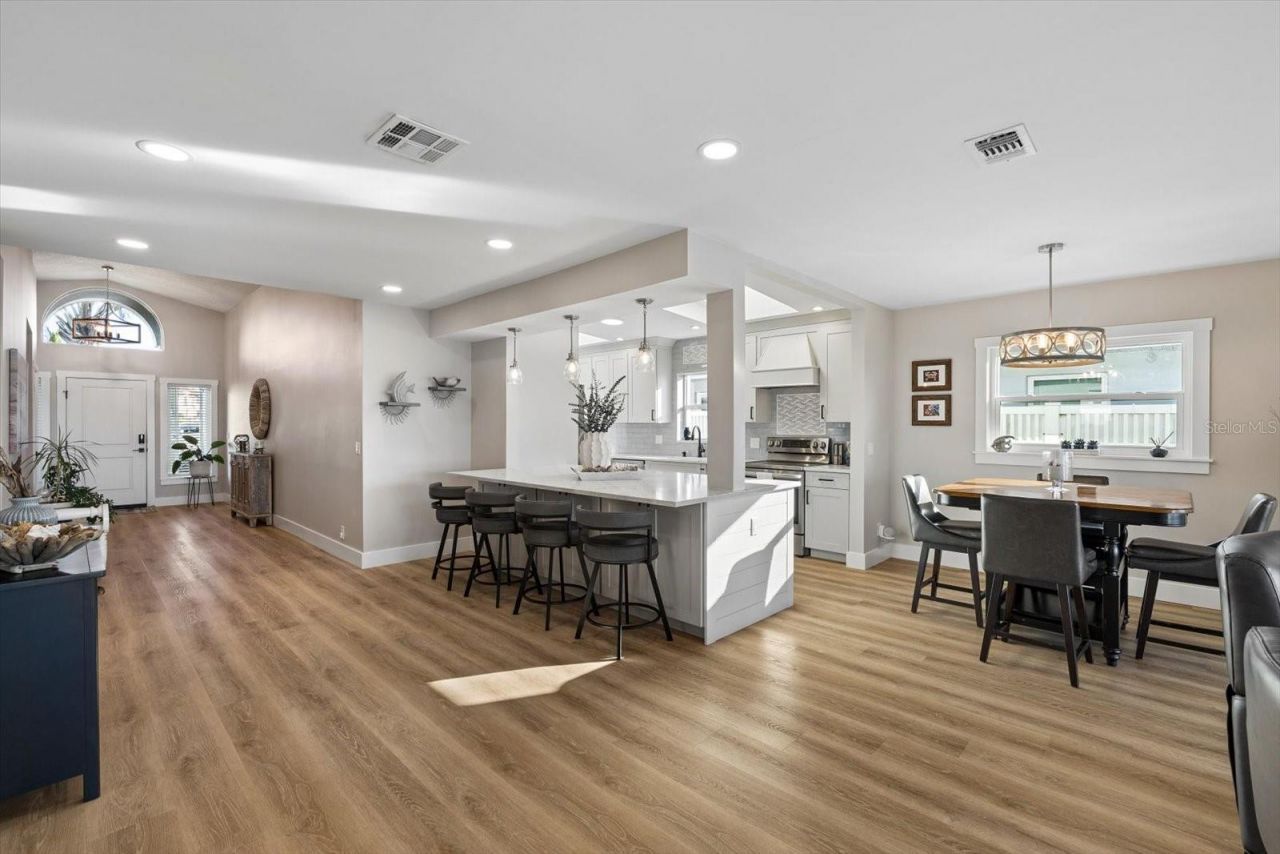 112 Wall Street, Redington Shores, FL 33708 Photo