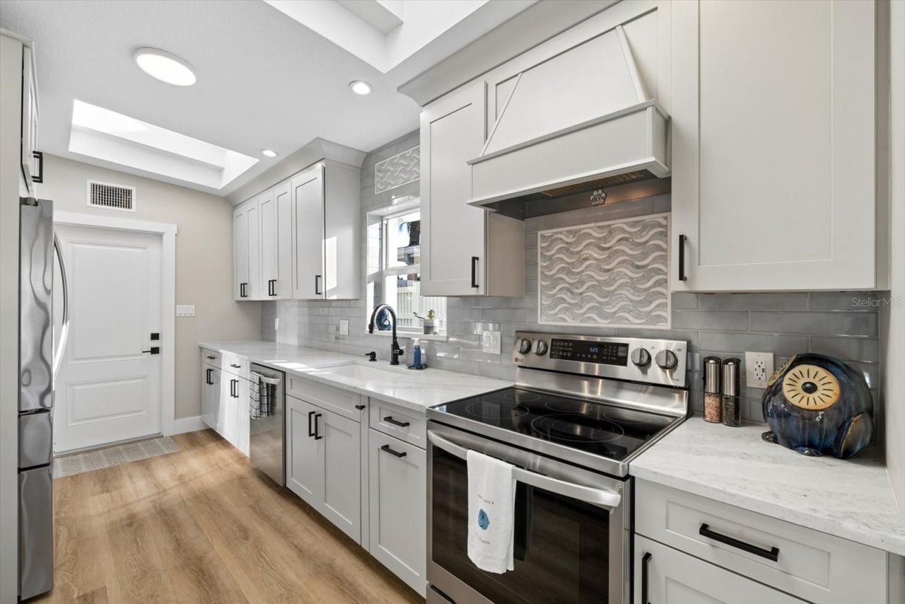 112 Wall Street, Redington Shores, FL 33708 Photo