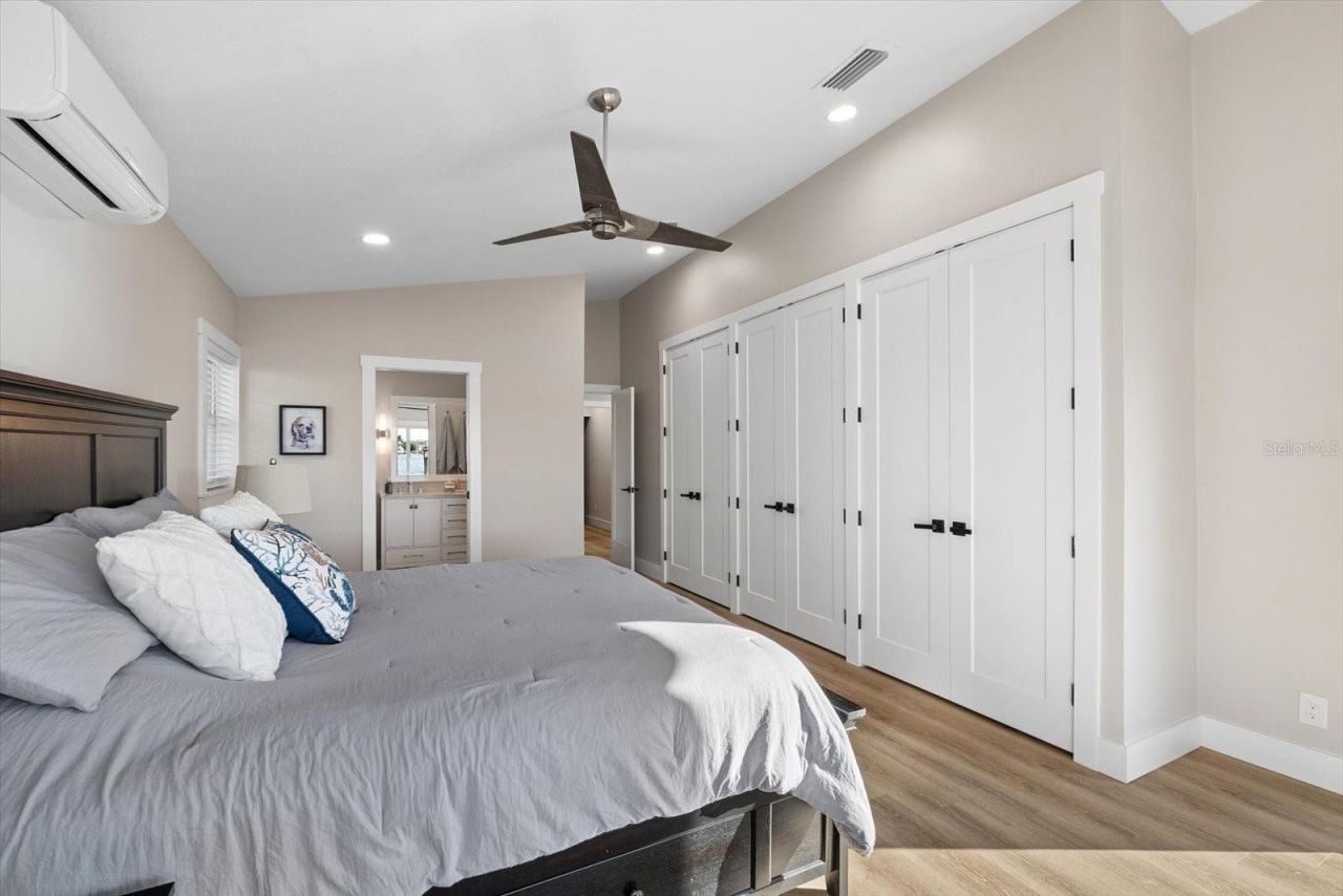 112 Wall Street, Redington Shores, FL 33708 Photo