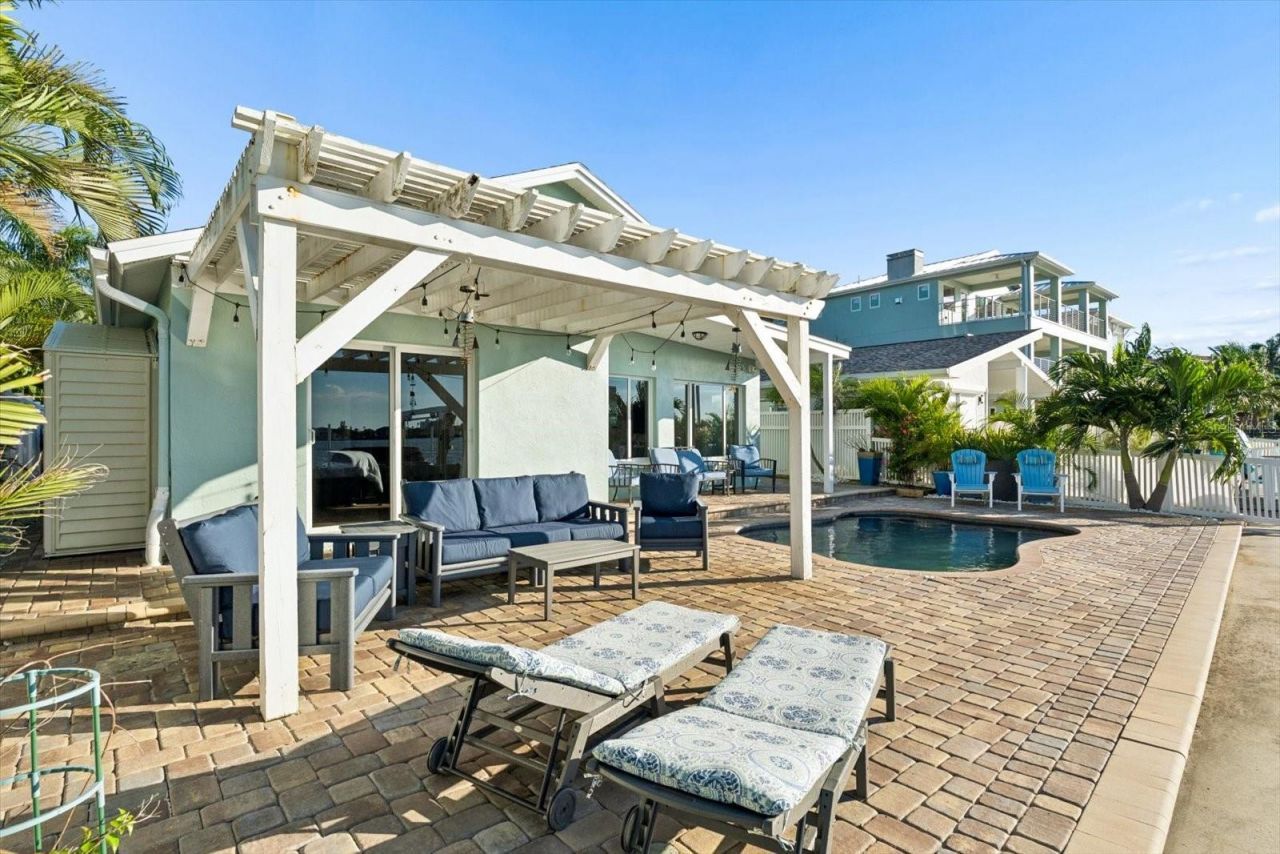 112 Wall Street, Redington Shores, FL 33708 Photo