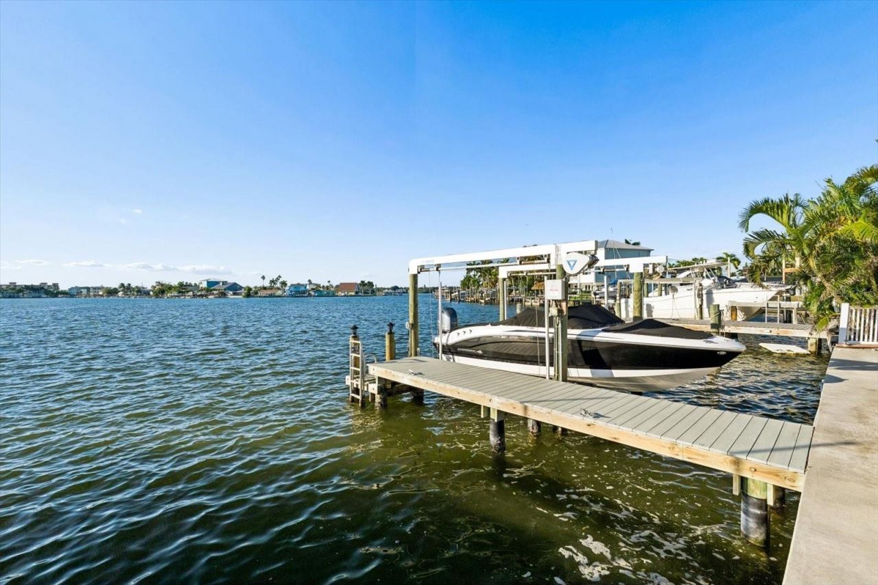 112 Wall Street, Redington Shores, FL 33708 Photo
