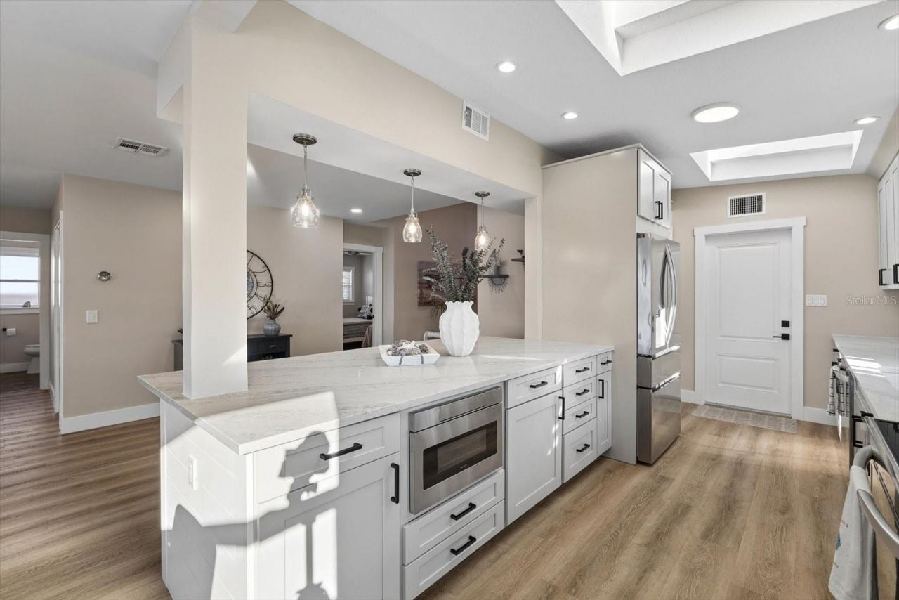 112 Wall Street, Redington Shores, FL 33708 Photo