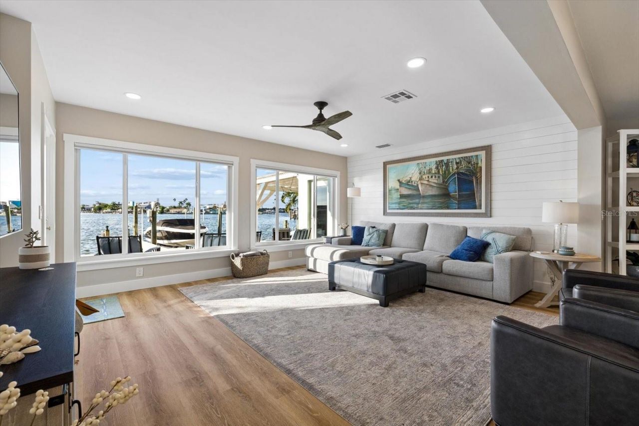 112 Wall Street, Redington Shores, FL 33708 Photo