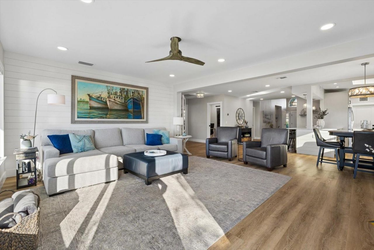 112 Wall Street, Redington Shores, FL 33708 Photo