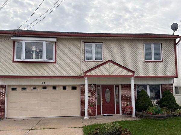 61 Morton Avenue , Freeport, NY 11520