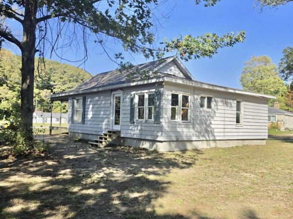 6183 M-63, Coloma, MI 49038
