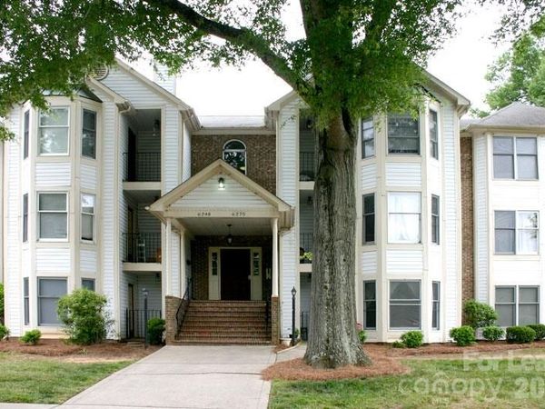 6264 Rosecroft Drive , Charlotte, NC 28215