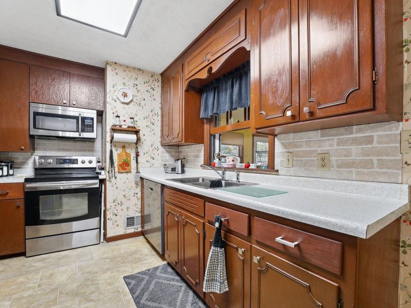 1147 Shady Lane Road , Columbus, OH 43227 Photo 10