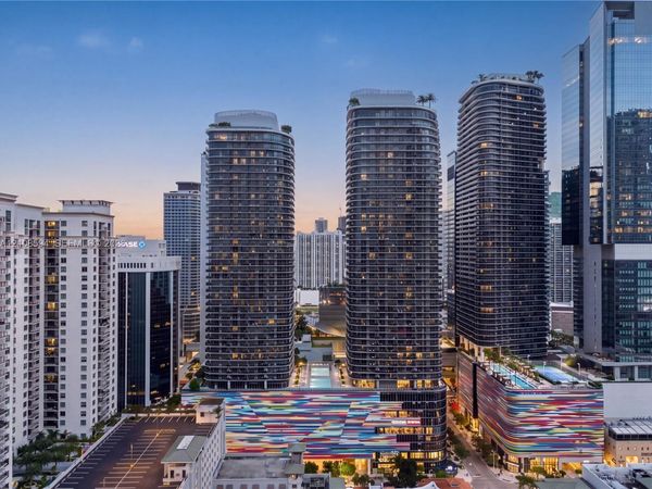 45 SW 9th St , Unit 2206, Miami, FL 33130