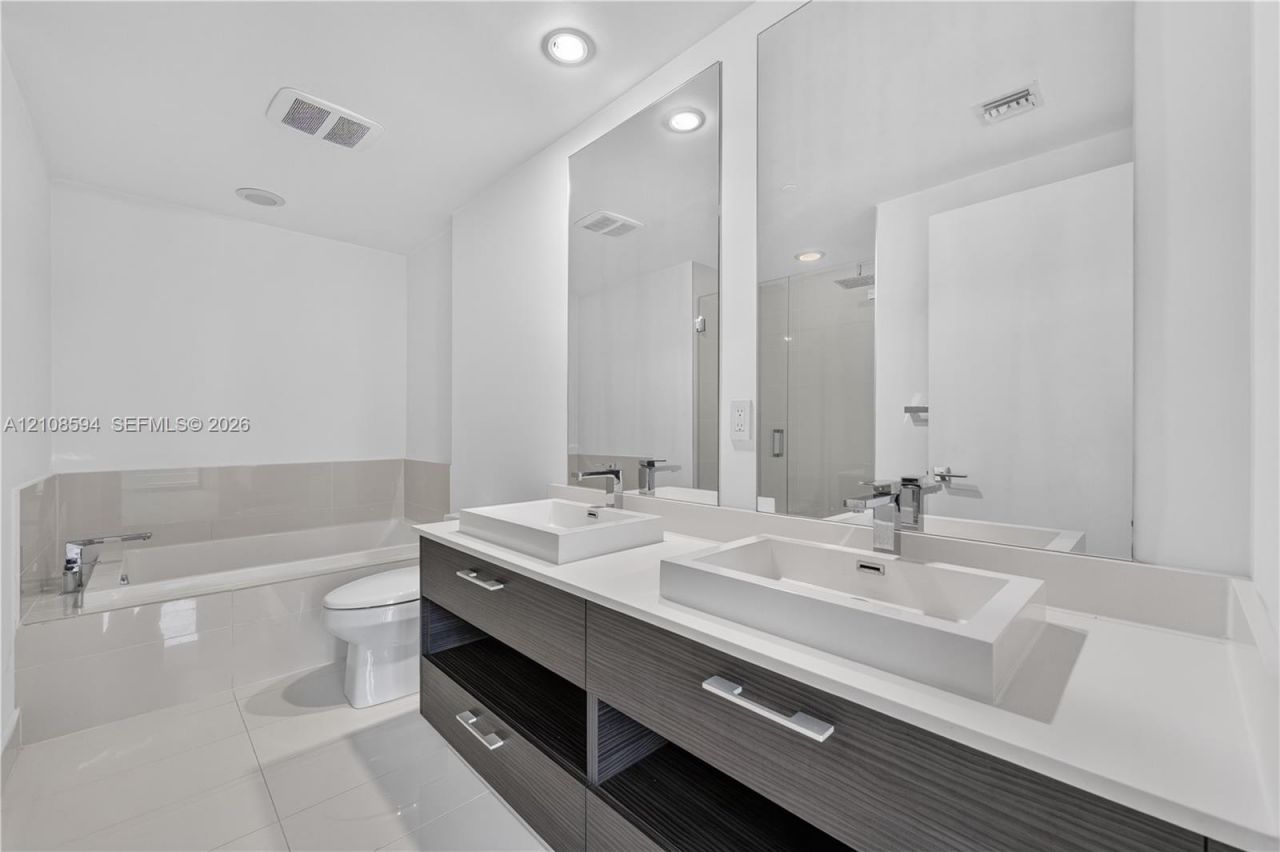 45 SW 9th St , Unit 2206, Miami, FL 33130 Photo